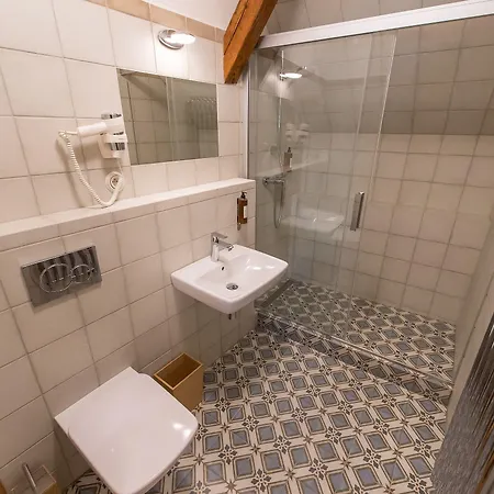 奥特斯特拉格酒店 3*